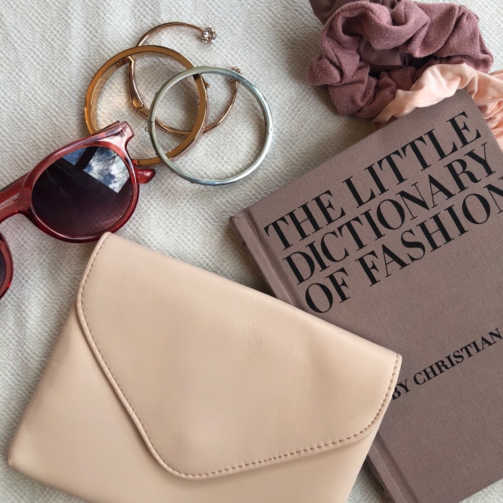 Pink, snap clutch